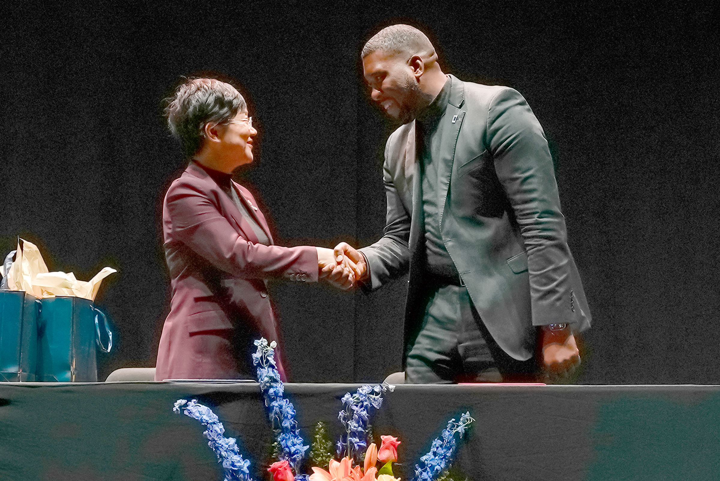 Kunshan Mayor Liyan Chen and Durham Mayor Leonardo Williams shake hands at a sister-city agreement signing ceremony. Photo courtesy of the City of Durham 