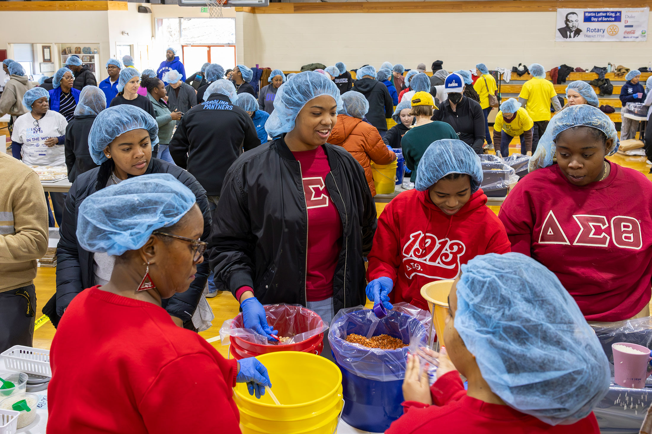 Members of Delta Sigma Theta work together on meal packing.