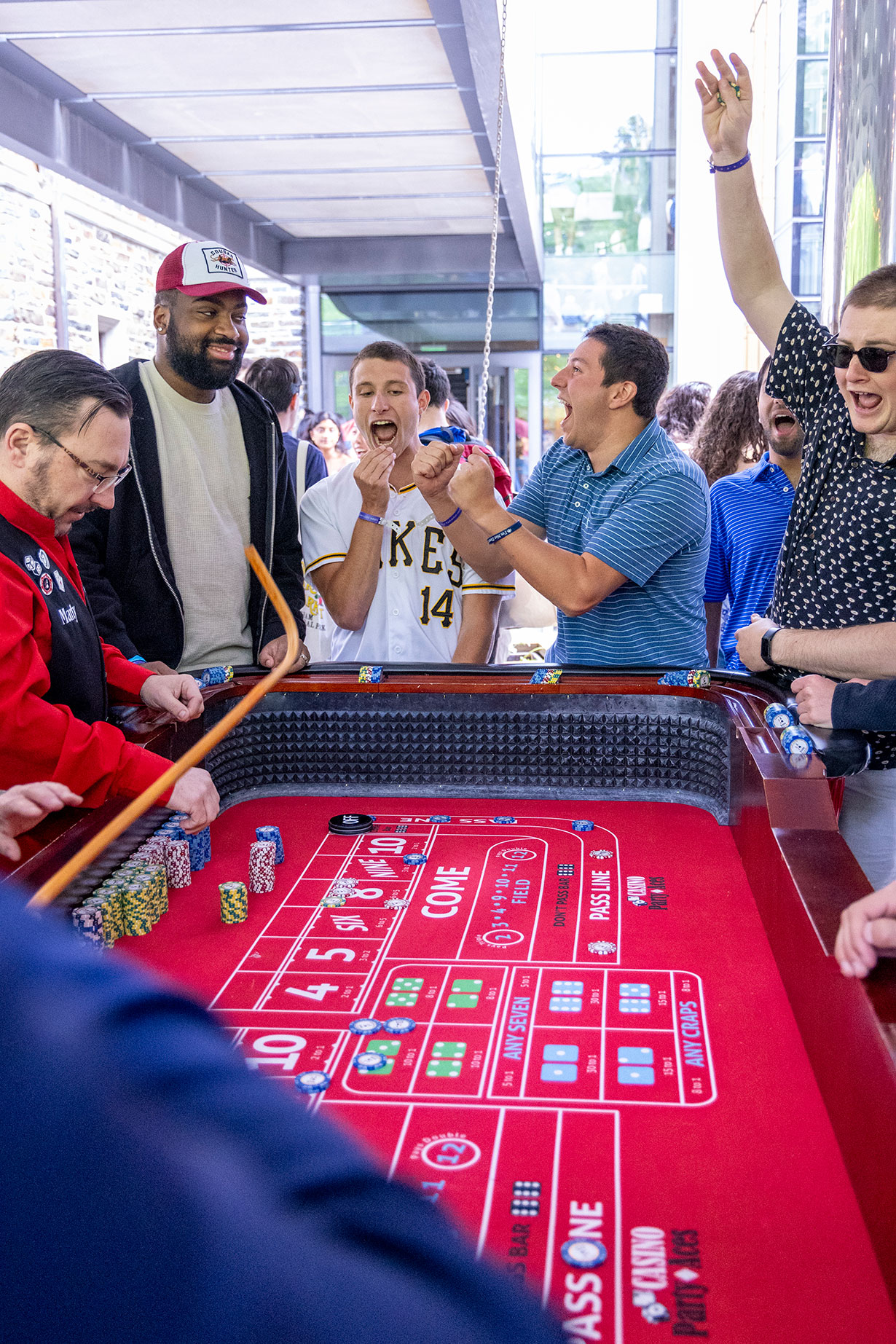 students play casino games
