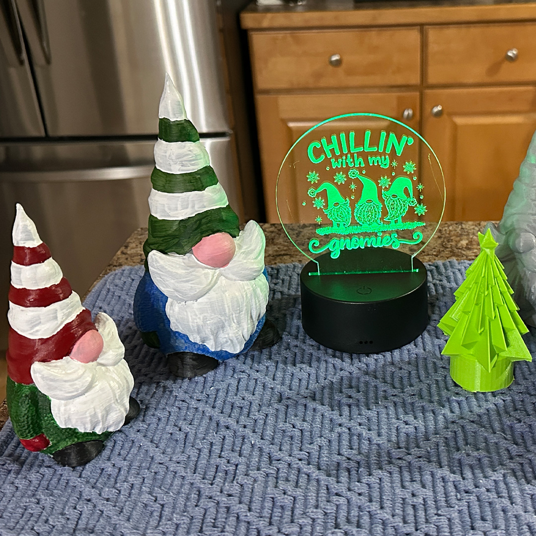 3D printed gnomes and a lit sign that reads "Chillin' with my Gnomies."
