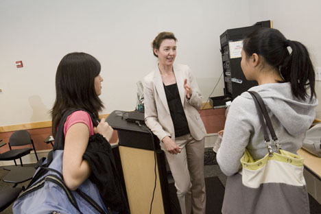 Megan Morr Johnson Teaching Award-winner Laura Edwards speaks with student Sanette Tanaka, right, and Lucy Li after class.