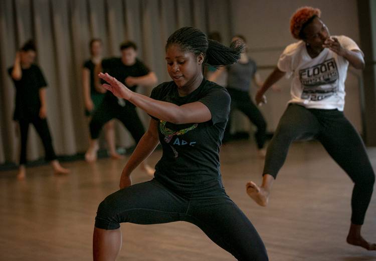 African dance class 