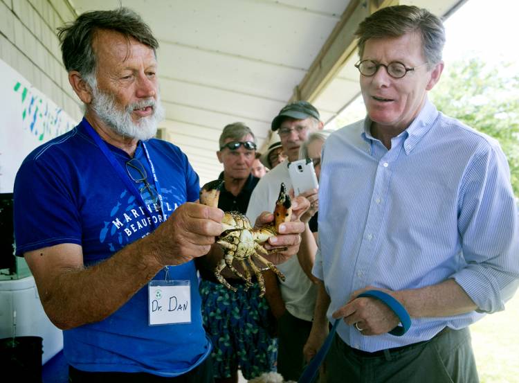 Price gets a lesson in crab physiology from Professor Dan Rittschof. Photo by Jared Lazarus