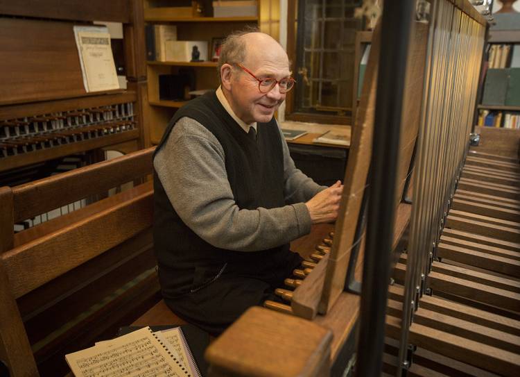 Sam Hammond, University Carillonneur, played the Duke Chapel carillon at the close of each work day.