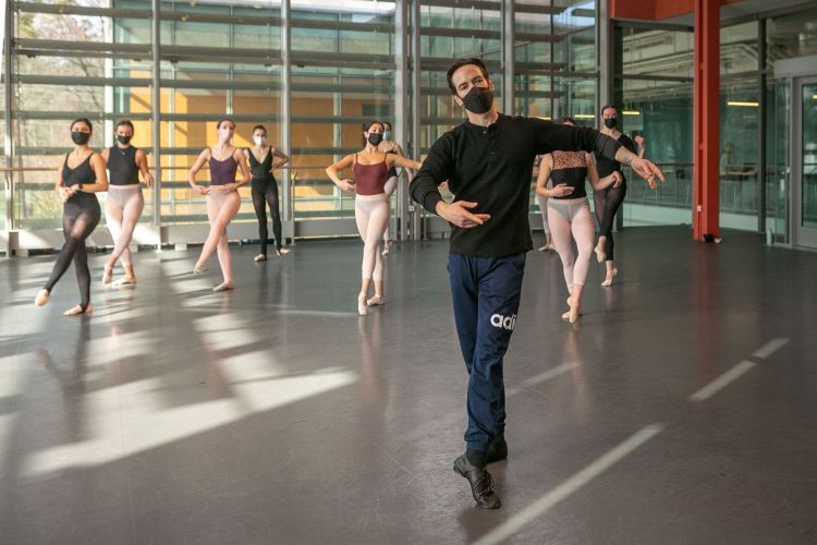 Sascha Radetsky leads students as artistic director of ABT’s Studio Company