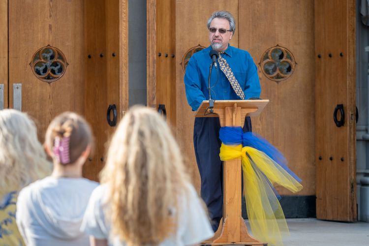 Ernest Zitser, librarian for Slavic, Eurasian, and Eastern European Studies, addressed the vigil.