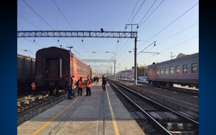 Carol Apollonio waits for a train at the Chernyshevsky Station in the Russian Far East. Photo courtesy of Carol Apollonio.