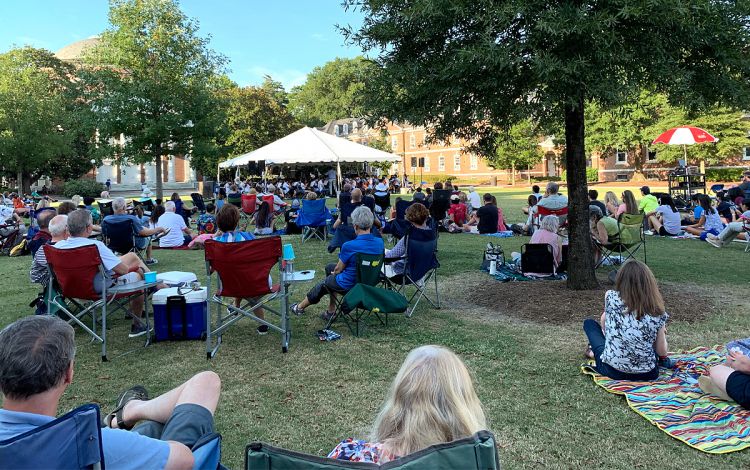 Music fans enjoy the Duke Symphony Orchestra's Pops Concert in September. Photo by Hsiao-mei Ku.