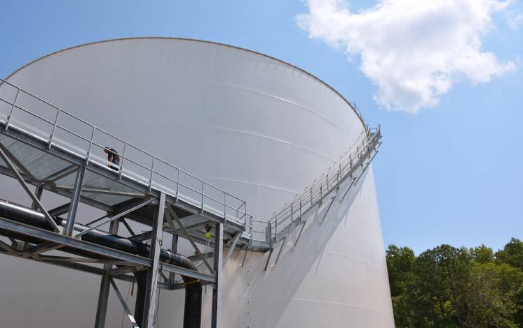 The new Chilled Water Thermal Storage Tank adjacent to Chiller Plant No. 3 will be sealed in September. Photo by Stephen Schramm. 