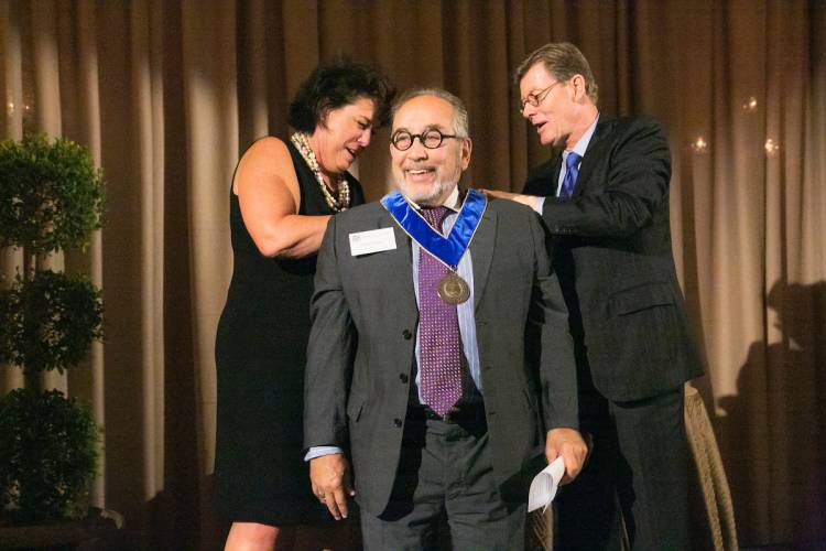 Peter Lange, who served as the university's chief academic officer for 15 years, receives the University Medal.