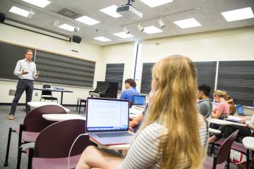 David Garfinkle leads a class on arts entrepreneurship and social policy. Photo by Pilar Timpane/Duke I&E