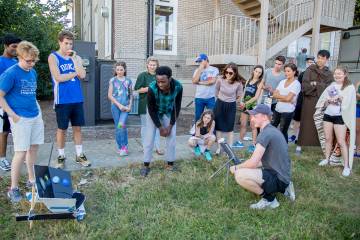 Innovation & Entrepreneurship students take on a design challenge in Becky Simmons’ Engineering Innovation class. Photo by Pilar Timpane/Duke I&E