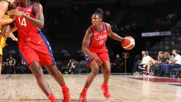 Chelsea Gray in game action