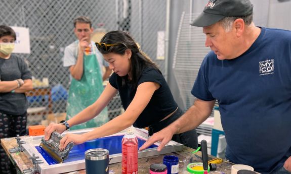 People at a screenprinting course.