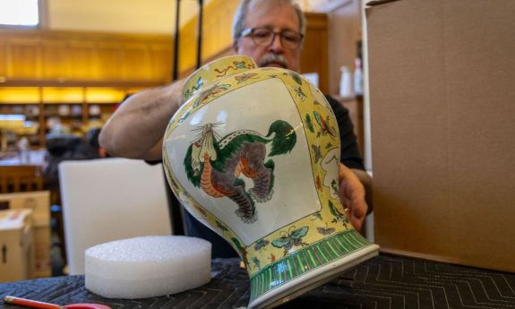 Placing a vase Chinese, Qianlong period (1735-1795) The James A. Thomas Collection