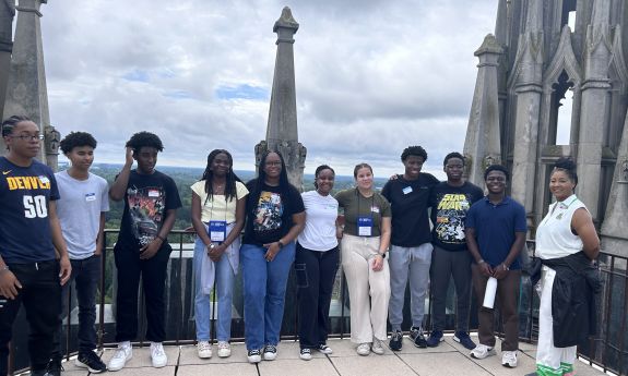 Group of high schoolers at the top of the Chapel steps.