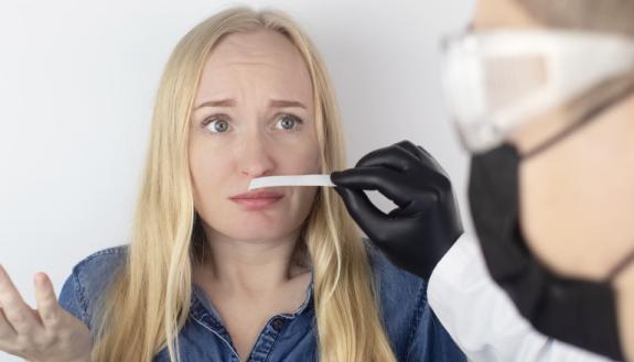 COVID patient tests her ability to smell