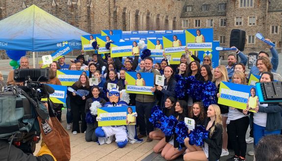 Duke students cheer as Good Morning America goes live on Bryan Center Plaza.