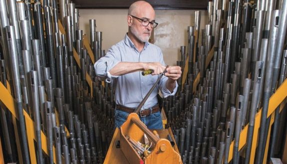 John Santoianni at work in duke chapel on the organs