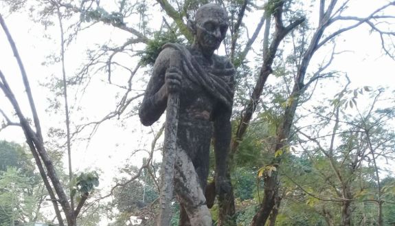 apostle statue