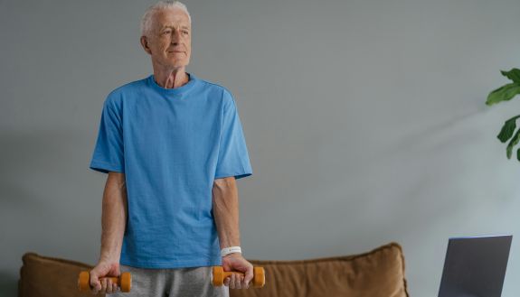 A man lifting hand weights