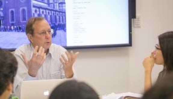 Thomas Robisheaux teaching in a FOCUS class