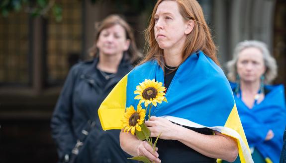 The Duke community gathered outside of Duke Chapel to hear prayers and poems for the Ukrainian people Tuesday. Photo by Bill Snead.