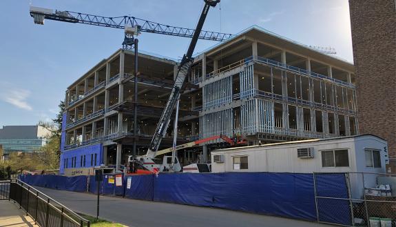 Duke's new engineering building continues to rise in the heart of West Campus. Photo by Leanora Minai.