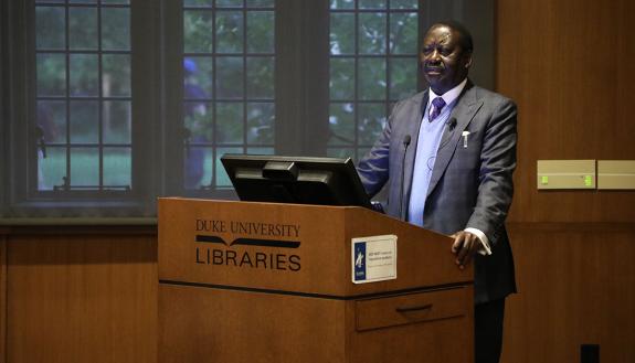 Raila Odinga speaks to an audience about sustainable African economic development. Photo by Catherine Angst