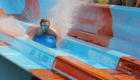 Get 30 percent off admissions to Wet’n Wild Emerald Pointe. Photo courtesy of Wet’n Wild Emerald Pointe.