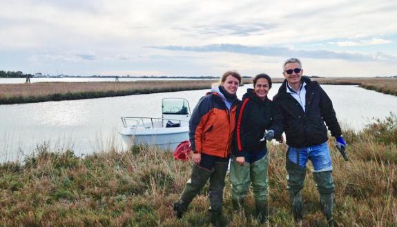 Fateme Yousefi Lalimi, a doctoral student in Environmental Science, studies in the Venice lagoon