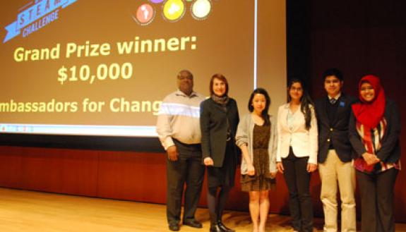 Duke STEAM Challenge winners Saffana Humaira, Suhani Jalota, Rebecca Lai and Kehaan Manjee,with Challenge co-leaders Duke Professor Cathy N. Davidson and Vice Provost of Academic Affairs Keith Whitfield.