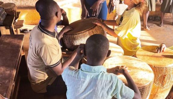 Lihua Mo works with Ugandan schoolchildren to create a dance to raise awareness of sickle cell disease. 