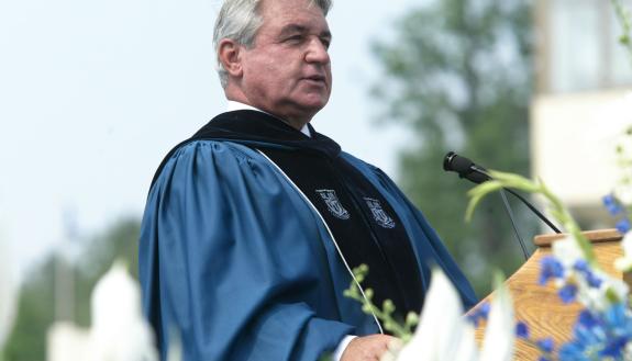 As chair of the Board of Trustees, Peter Nicholas speaks at the 2004 commencement ceremony.